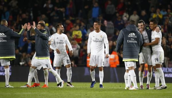 لاعبو الريال في مباراة أمس 