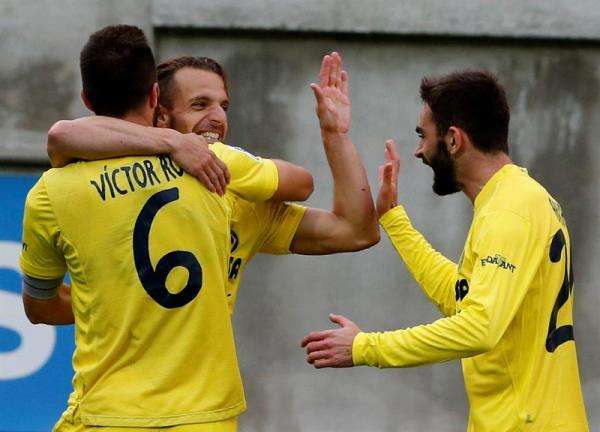 فرحة لاعبي فياريال بالهدف الثانى 