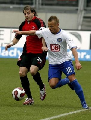 باتريك إيبرتل صاحب القميص الابيض