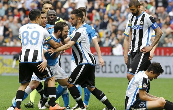 2016-04-03t122051z_1069621986_gf10000369832_rtrmadp_3_soccer-italy_reuters
