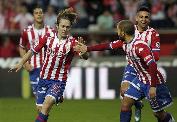 ألين خليلوفيتش يحتفل بأحد أهدافه