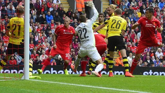 لقطة من مباراة سابقة بين الفريقين