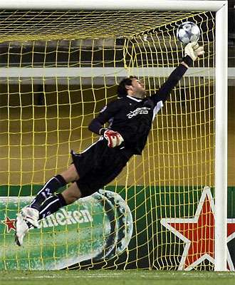 حارس فيلاريال دييجو لوبيز ابرز الاسماء التي عرفتها لائحة ديل بوسكي