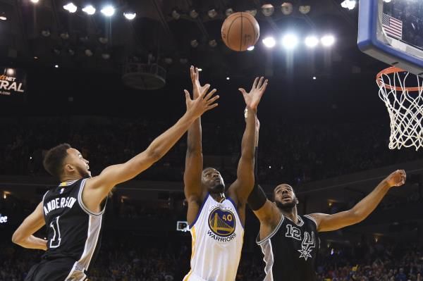 2016-04-08t051502z_273515362_nocid_rtrmadp_3_nba-san-antonio-spurs-at-golden-state-warriors_reuters
