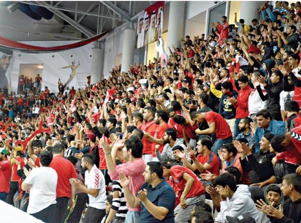 صورة ارشيفية للجماهير البحرينية 