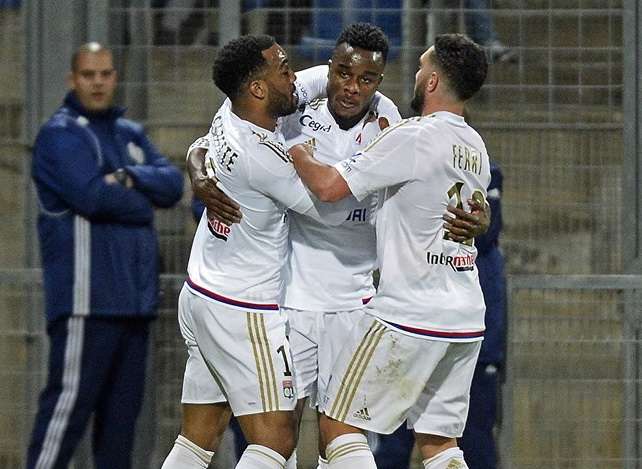 فرحة لاعبي ليون