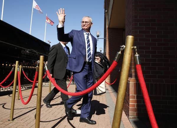 رانييري لدى دخوله للملعب اليوم