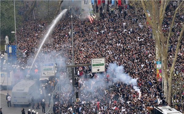 صورة من صراع الامن و المناصرين