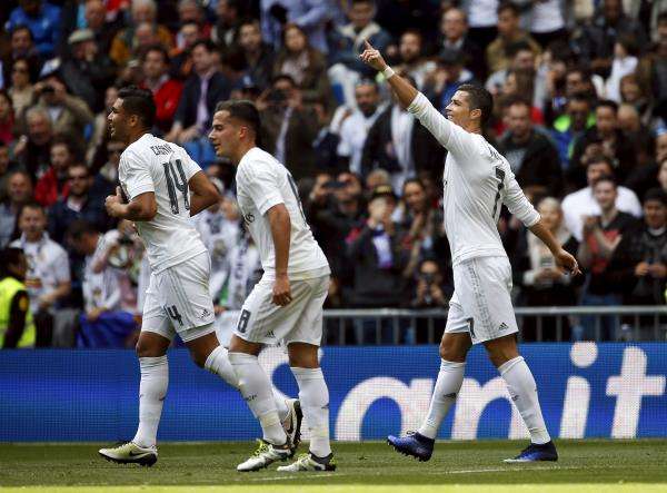 فرحة لاعبي الريال بهدف كريستيانو رونالدو 