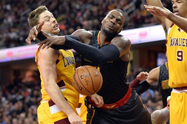 2016-04-12t013510z_774361627_nocid_rtrmadp_3_nba-atlanta-hawks-at-cleveland-cavaliers_reuters