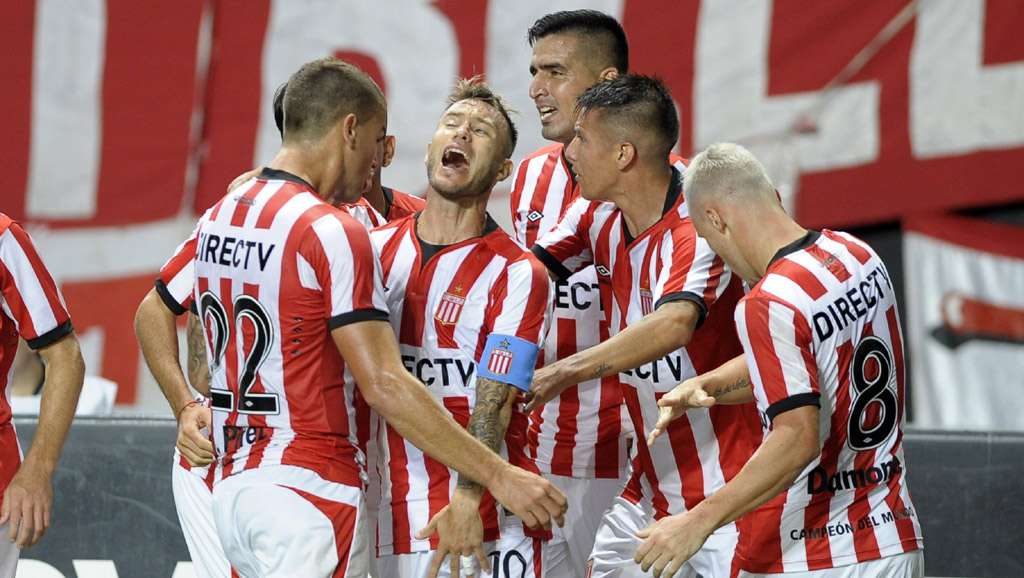 فرحة لاعبي إستوديانتس لابلاتا 