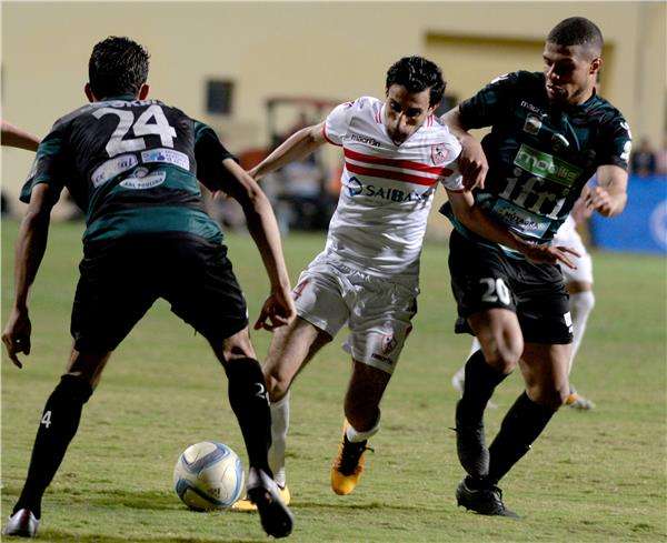أيمن حفني خلال مباراة ذهاب الزمالك  و مولودية بجاية
