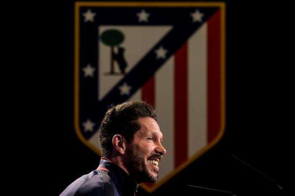 دييجو سيميوني فى المؤتمر الصحفى 