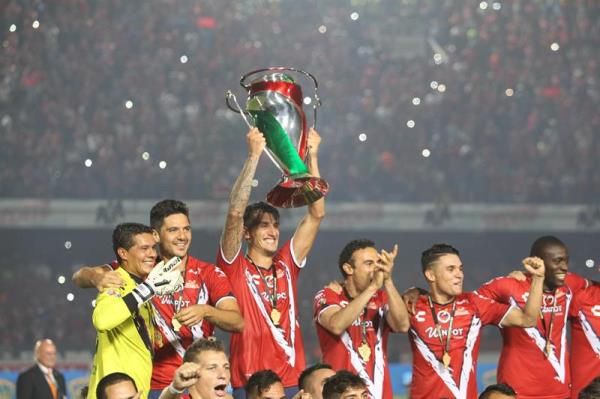 فريق فيراكروز يحتفل بتتويجه بطلا لكأس المكسيك (كلاوسورا 2016