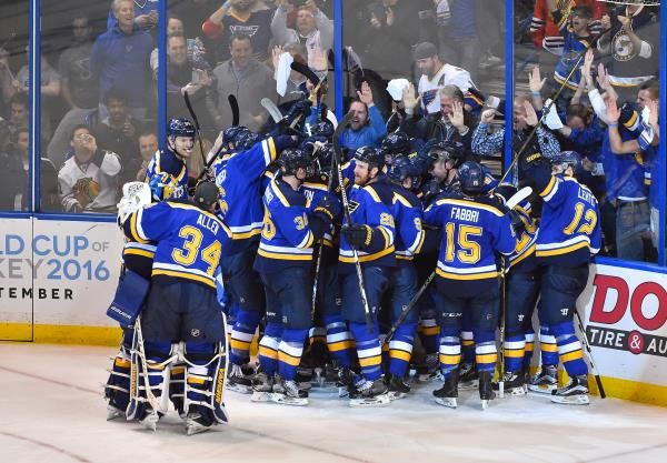 2016-04-14t044729z_1059414657_nocid_rtrmadp_3_nhl-stanley-cup-playoffs-chicago-blackhawks-at-st-louis-blues_reuters