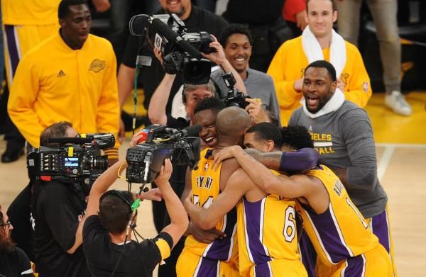 2016-04-14t055126z_1158682919_nocid_rtrmadp_3_nba-utah-jazz-at-los-angeles-lakers_reuters