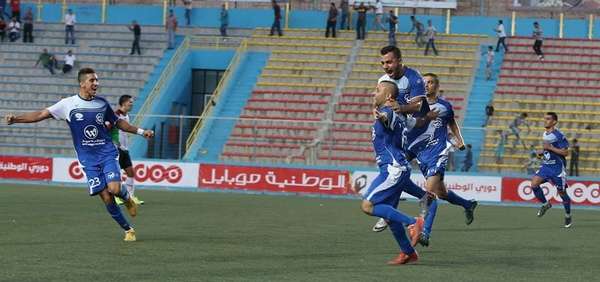 فرحة لاعبي شباب دورا  