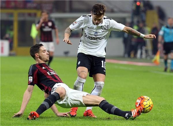 ماتيا دي تشيليو ( يسار )