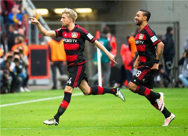 كيفن كامبل على اليسار