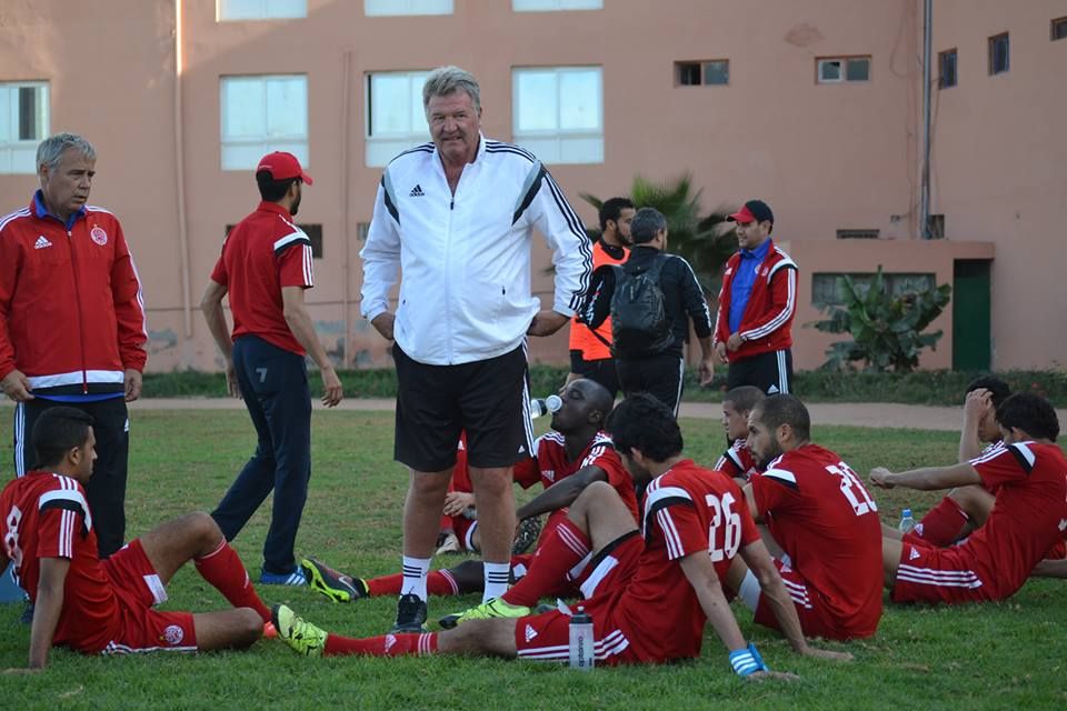 فريق الوداد يتدرب بإحدى الحدائق التابعة للفندق