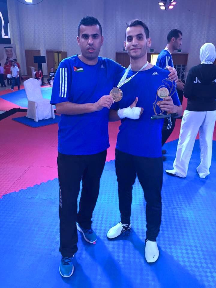 أبو غوش ومدربه فارس العساف