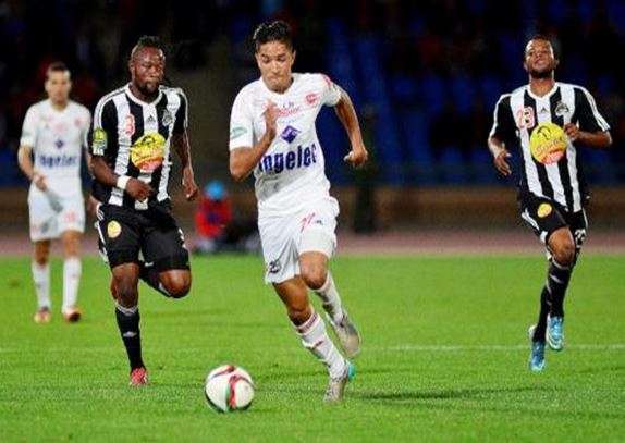 لقطة من مباراة الذهاب 