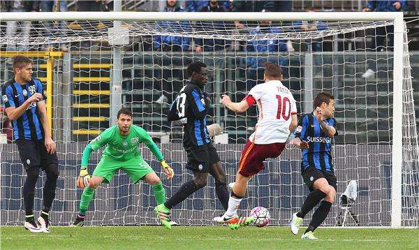 هدف توتي فى مباراة اتالانتا 