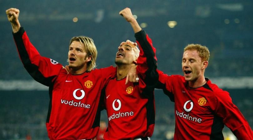 خوان سيباستيان فيرون ( وسط )