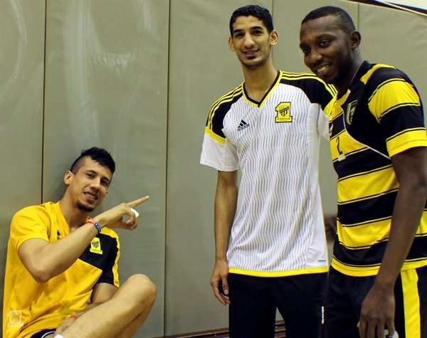 ضياء علي (وسط)