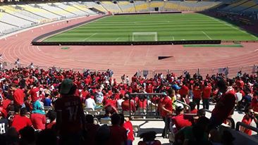 صورة من الملعب قبل بداية اللقاء