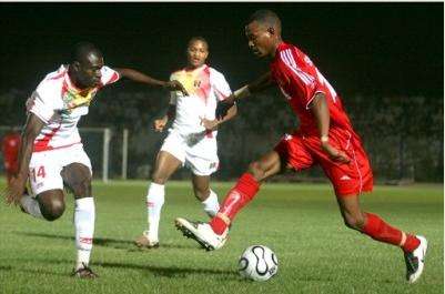 لقطة من لقاء الفريقين  في الجولة الماضية من التصفيات 