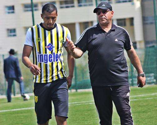 محمد الأشهبي (يمين)