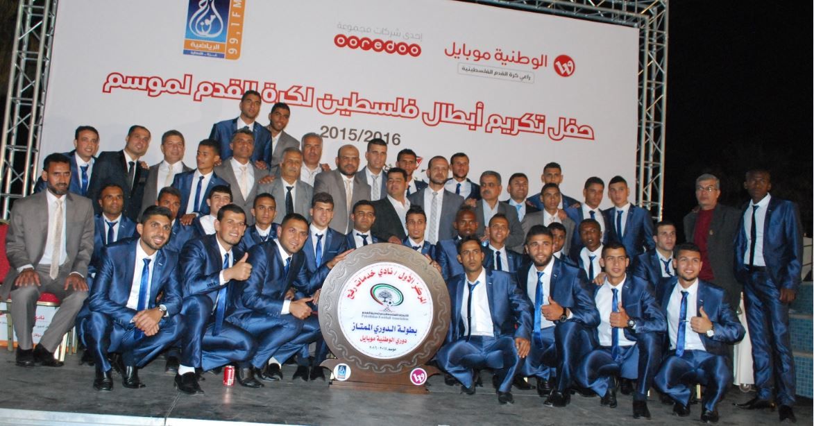 خدمات رفح يتسلم درع الدوري