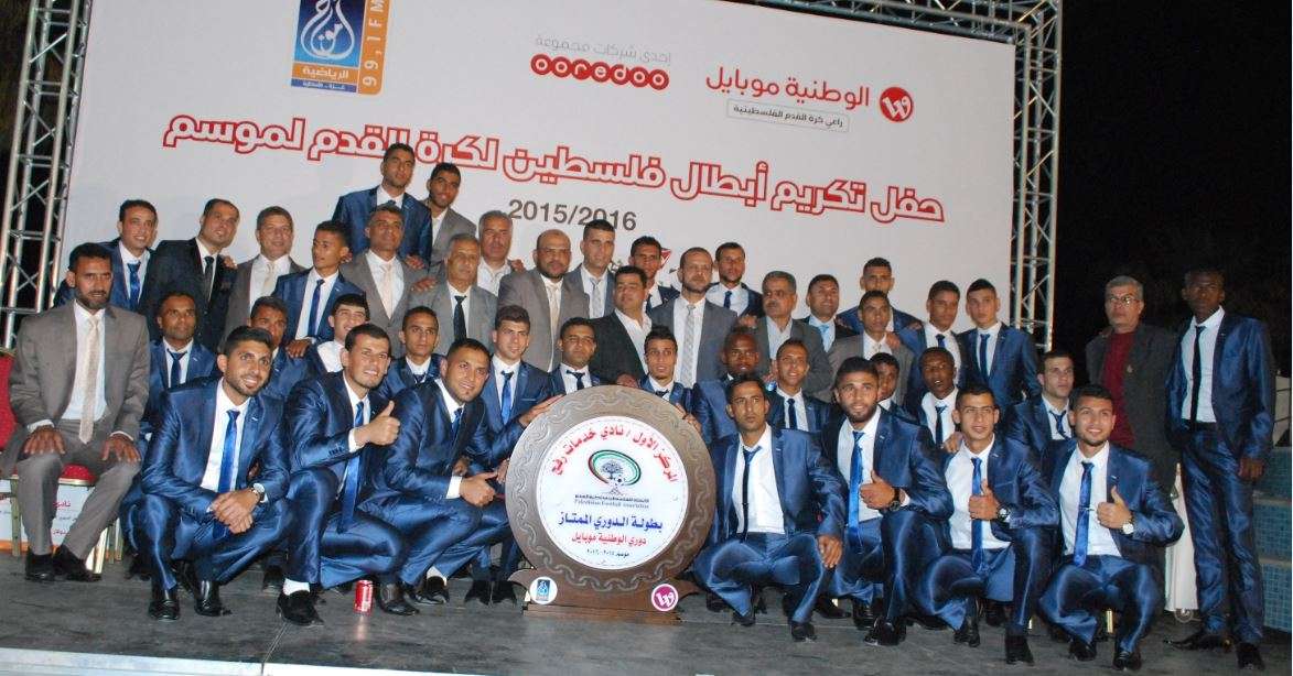 خدمات رفح يتسلم درع الدوري