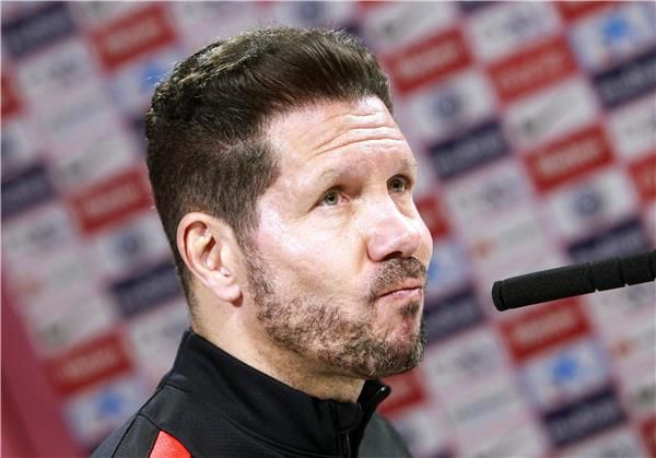  دييجو سيميوني خلال الندوة الصحفية