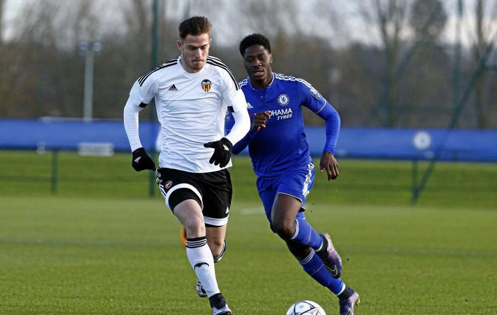 توني مارتينيز (يسار)