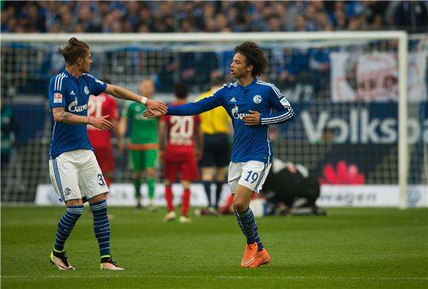 ليروي سان على اليمين 