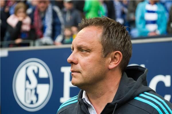 المدرب أندريه برايتنرايتر في مباراة ليفركوزن