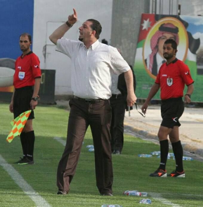 صايل خلال اعتراضه على حكم المباراة 