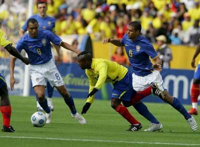 لقطة من مباراة الإكوادور و البرازيل