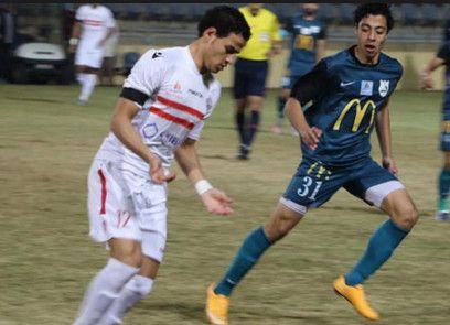  أكرم توفيق في مباراة فريقه أمام الزمالك