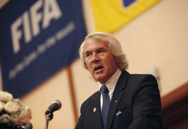 جيري دفوراك الطبيب الخاص بالفيفا