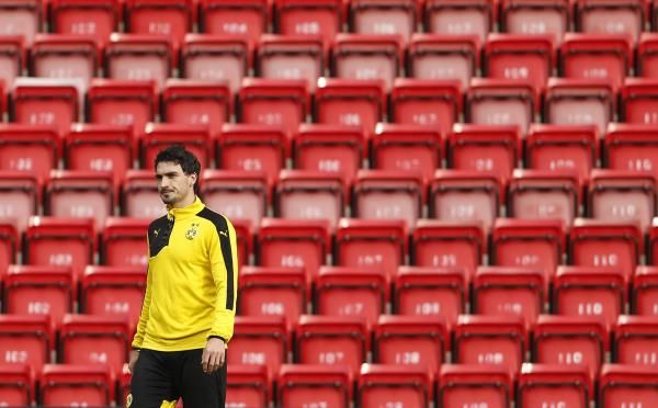 2016-04-13t170256z_103568576_mt1aci14348834_rtrmadp_3_soccer-europa-liv-dortraining_reuters