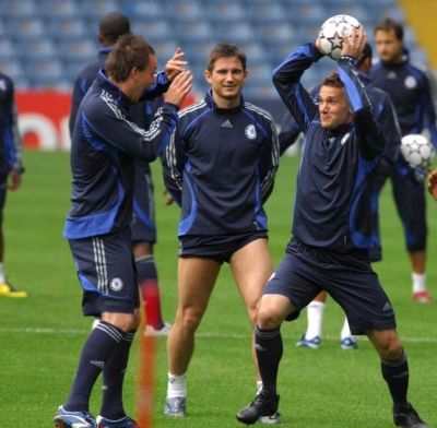 شيفشينكو يمازح جون تيري عندما تزاملا في صفوف تشيلسي