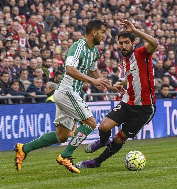  مارتن مونتويا في مباراة فريقه أمام بيلباو