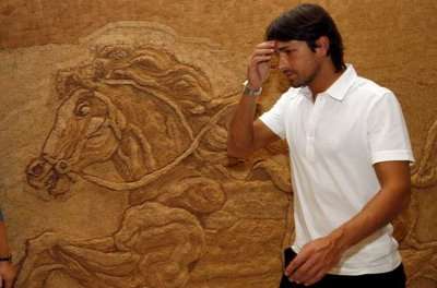 المصاب بوريللو .. خارج الملاعب