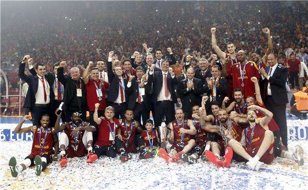 صورة من تتويج جالطه سراي