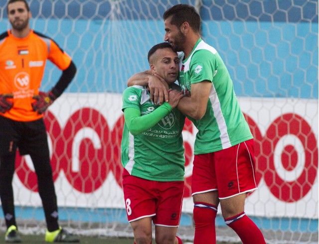 عايد جمهور يحتفل بهدف التعادل  في مرمى الأمعري