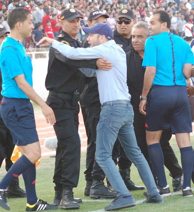 من بعض احداث مباراة النجم والملعب التونسي 