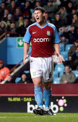 غـاريــث بــــاري